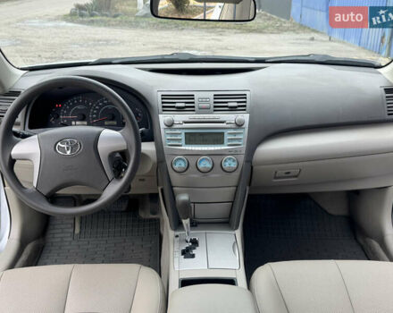 Сірий Тойота Камрі, об'ємом двигуна 2.4 л та пробігом 67 тис. км за 12900 $, фото 28 на Automoto.ua