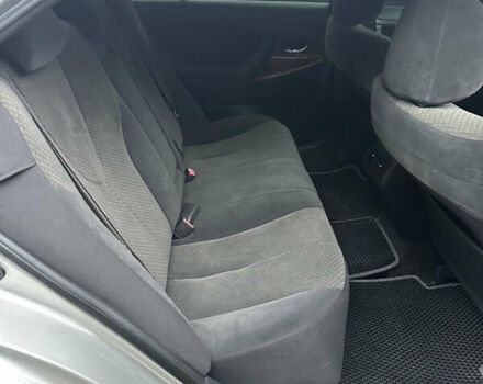 Серый Тойота Камри, объемом двигателя 2.4 л и пробегом 240 тыс. км за 7700 $, фото 3 на Automoto.ua