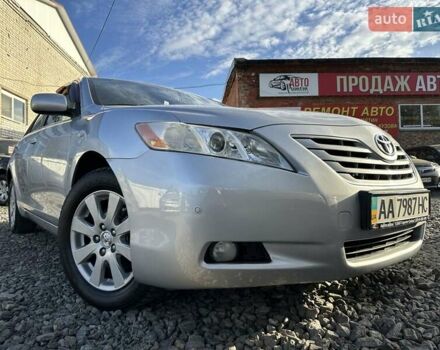 Сірий Тойота Камрі, об'ємом двигуна 2.4 л та пробігом 241 тис. км за 7700 $, фото 5 на Automoto.ua