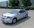 Серый Тойота Камри, объемом двигателя 2.4 л и пробегом 300 тыс. км за 8600 $, фото 7 на Automoto.ua