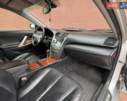 Серый Тойота Камри, объемом двигателя 3.5 л и пробегом 223 тыс. км за 8300 $, фото 27 на Automoto.ua