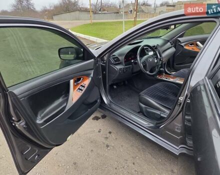 Серый Тойота Камри, объемом двигателя 2.36 л и пробегом 285 тыс. км за 9200 $, фото 34 на Automoto.ua