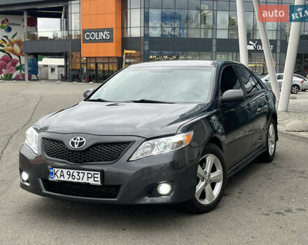 Серый Тойота Камри, объемом двигателя 2.49 л и пробегом 213 тыс. км за 8890 $, фото 2 на Automoto.ua