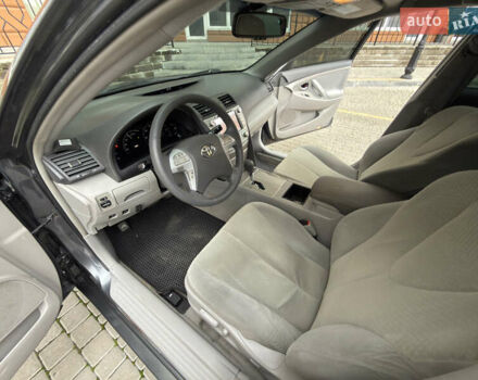 Сірий Тойота Камрі, об'ємом двигуна 2.4 л та пробігом 220 тис. км за 9100 $, фото 63 на Automoto.ua