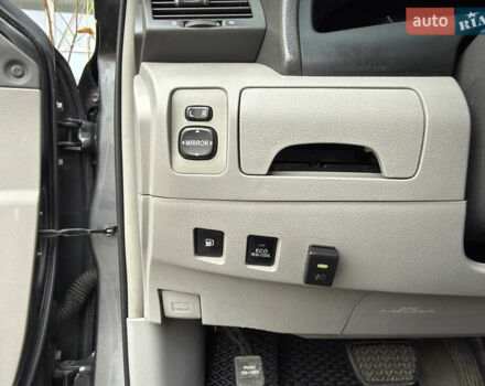 Сірий Тойота Камрі, об'ємом двигуна 2.4 л та пробігом 220 тис. км за 9100 $, фото 65 на Automoto.ua