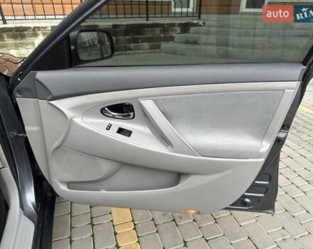 Сірий Тойота Камрі, об'ємом двигуна 2.4 л та пробігом 220 тис. км за 9100 $, фото 56 на Automoto.ua