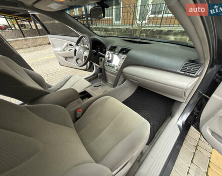 Сірий Тойота Камрі, об'ємом двигуна 2.4 л та пробігом 220 тис. км за 9100 $, фото 58 на Automoto.ua