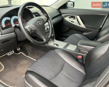 Серый Тойота Камри, объемом двигателя 2.49 л и пробегом 213 тыс. км за 8890 $, фото 11 на Automoto.ua
