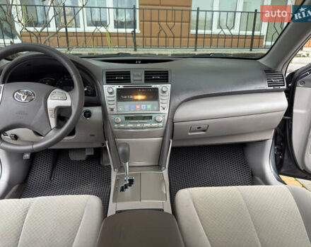 Сірий Тойота Камрі, об'ємом двигуна 2.4 л та пробігом 220 тис. км за 9100 $, фото 55 на Automoto.ua