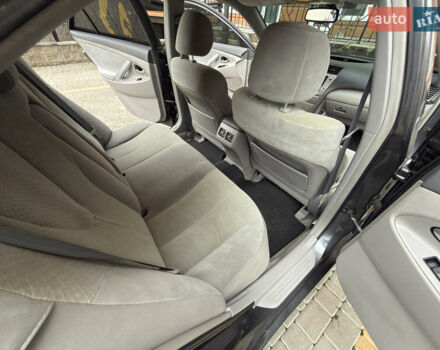 Сірий Тойота Камрі, об'ємом двигуна 2.4 л та пробігом 220 тис. км за 9100 $, фото 50 на Automoto.ua