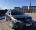 Серый Тойота Камри, объемом двигателя 2.4 л и пробегом 236 тыс. км за 8000 $, фото 2 на Automoto.ua