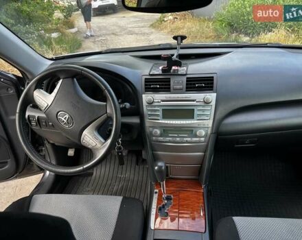 Сірий Тойота Камрі, об'ємом двигуна 2.5 л та пробігом 226 тис. км за 11000 $, фото 10 на Automoto.ua