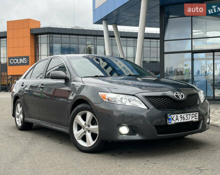 Серый Тойота Камри, объемом двигателя 2.49 л и пробегом 213 тыс. км за 8890 $, фото 1 на Automoto.ua