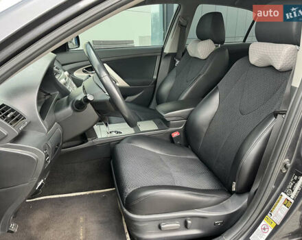 Серый Тойота Камри, объемом двигателя 2.49 л и пробегом 213 тыс. км за 8890 $, фото 10 на Automoto.ua