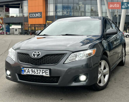 Серый Тойота Камри, объемом двигателя 2.49 л и пробегом 213 тыс. км за 8890 $, фото 3 на Automoto.ua