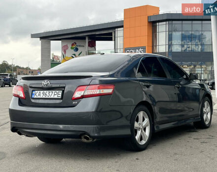 Серый Тойота Камри, объемом двигателя 2.49 л и пробегом 213 тыс. км за 8890 $, фото 5 на Automoto.ua