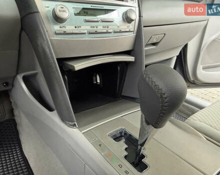 Сірий Тойота Камрі, об'ємом двигуна 2.4 л та пробігом 220 тис. км за 9100 $, фото 69 на Automoto.ua