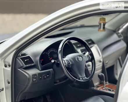 Серый Тойота Камри, объемом двигателя 2.4 л и пробегом 202 тыс. км за 10000 $, фото 11 на Automoto.ua