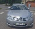 Серый Тойота Камри, объемом двигателя 2.4 л и пробегом 200 тыс. км за 9500 $, фото 1 на Automoto.ua