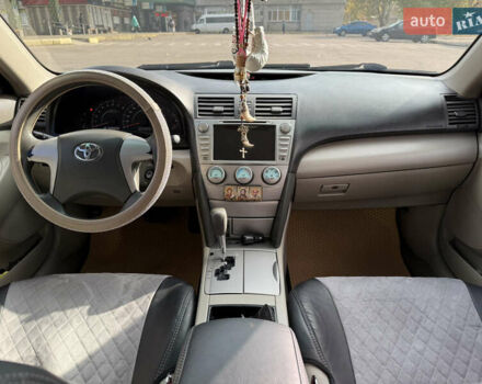 Тойота Камри 2009 в Николаеве на Automoto.ua Серый Тойота Камри, объемом двигателя 2.36 л и пробегом 245 тыс. км за 8200 $, фото 6 на Automoto.ua