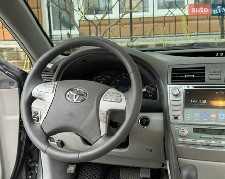 Сірий Тойота Камрі, об'ємом двигуна 2.4 л та пробігом 220 тис. км за 9100 $, фото 54 на Automoto.ua