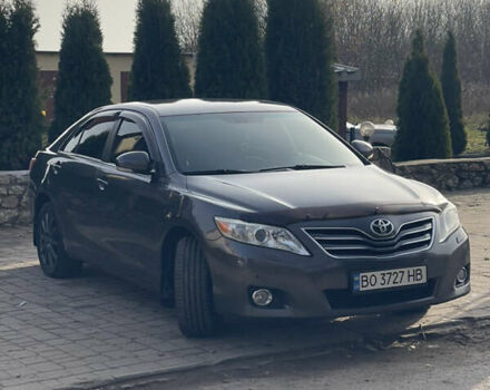 Сірий Тойота Камрі, об'ємом двигуна 3.46 л та пробігом 297 тис. км за 11500 $, фото 1 на Automoto.ua