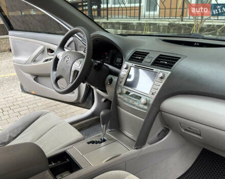 Сірий Тойота Камрі, об'ємом двигуна 2.4 л та пробігом 220 тис. км за 9100 $, фото 60 на Automoto.ua