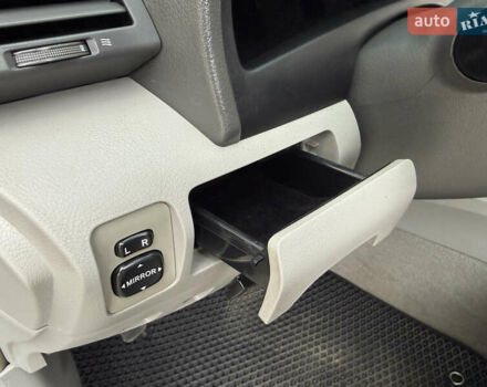 Сірий Тойота Камрі, об'ємом двигуна 2.4 л та пробігом 220 тис. км за 9100 $, фото 70 на Automoto.ua