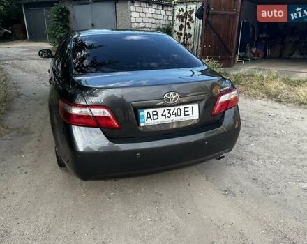 Сірий Тойота Камрі, об'ємом двигуна 2.5 л та пробігом 226 тис. км за 11000 $, фото 4 на Automoto.ua