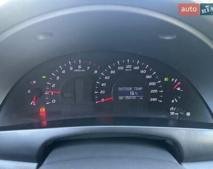 Серый Тойота Камри, объемом двигателя 2.36 л и пробегом 258 тыс. км за 9500 $, фото 16 на Automoto.ua