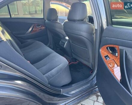 Серый Тойота Камри, объемом двигателя 2.36 л и пробегом 258 тыс. км за 9500 $, фото 14 на Automoto.ua