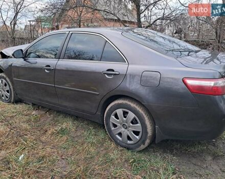 Серый Тойота Камри, объемом двигателя 2.4 л и пробегом 200 тыс. км за 4699 $, фото 2 на Automoto.ua