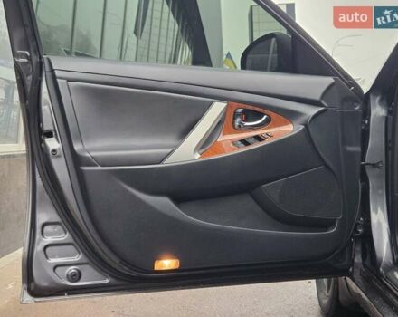 Серый Тойота Камри, объемом двигателя 3.5 л и пробегом 157 тыс. км за 15900 $, фото 15 на Automoto.ua