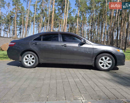Сірий Тойота Камрі, об'ємом двигуна 2.4 л та пробігом 190 тис. км за 11000 $, фото 2 на Automoto.ua