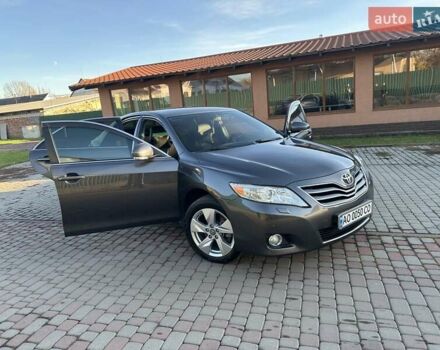Серый Тойота Камри, объемом двигателя 2.36 л и пробегом 258 тыс. км за 9500 $, фото 9 на Automoto.ua
