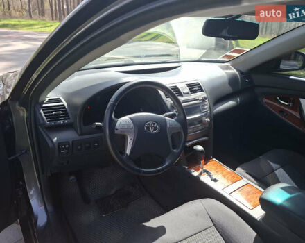 Сірий Тойота Камрі, об'ємом двигуна 2.4 л та пробігом 190 тис. км за 11000 $, фото 9 на Automoto.ua