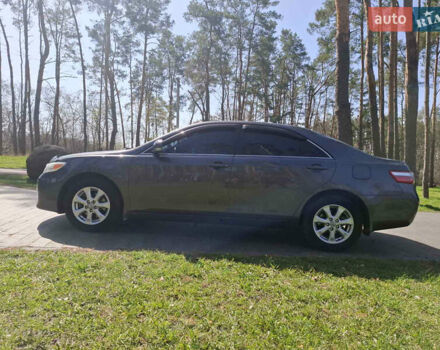 Сірий Тойота Камрі, об'ємом двигуна 2.4 л та пробігом 190 тис. км за 11000 $, фото 3 на Automoto.ua