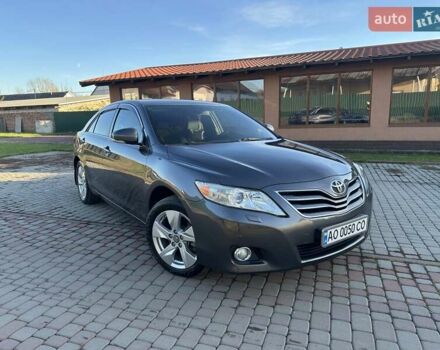 Серый Тойота Камри, объемом двигателя 2.36 л и пробегом 258 тыс. км за 9500 $, фото 2 на Automoto.ua