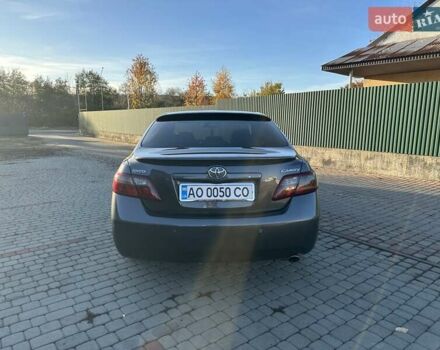 Серый Тойота Камри, объемом двигателя 2.36 л и пробегом 258 тыс. км за 9500 $, фото 5 на Automoto.ua