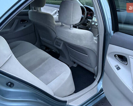 Сірий Тойота Камрі, об'ємом двигуна 2.49 л та пробігом 240 тис. км за 8500 $, фото 9 на Automoto.ua