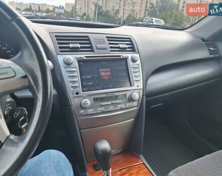 Серый Тойота Камри, объемом двигателя 2.36 л и пробегом 203 тыс. км за 9500 $, фото 13 на Automoto.ua