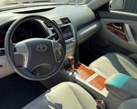 Серый Тойота Камри, объемом двигателя 2.5 л и пробегом 190 тыс. км за 10700 $, фото 6 на Automoto.ua