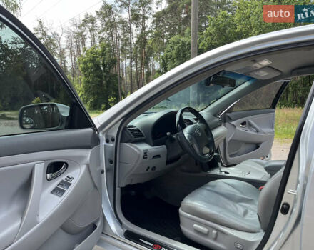 Сірий Тойота Камрі, об'ємом двигуна 2.5 л та пробігом 270 тис. км за 8800 $, фото 26 на Automoto.ua
