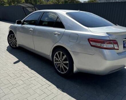 Серый Тойота Камри, объемом двигателя 2.5 л и пробегом 190 тыс. км за 10700 $, фото 2 на Automoto.ua