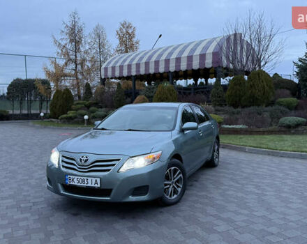 Сірий Тойота Камрі, об'ємом двигуна 2.49 л та пробігом 240 тис. км за 8500 $, фото 1 на Automoto.ua