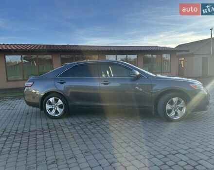 Серый Тойота Камри, объемом двигателя 2.36 л и пробегом 258 тыс. км за 9500 $, фото 3 на Automoto.ua