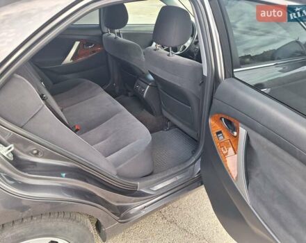 Серый Тойота Камри, объемом двигателя 2.36 л и пробегом 203 тыс. км за 9500 $, фото 16 на Automoto.ua