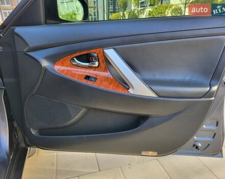 Серый Тойота Камри, объемом двигателя 3.5 л и пробегом 157 тыс. км за 15500 $, фото 17 на Automoto.ua