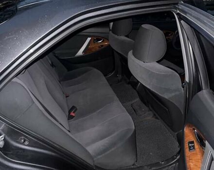 Серый Тойота Камри, объемом двигателя 2.39 л и пробегом 265 тыс. км за 10000 $, фото 7 на Automoto.ua