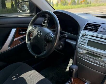 Серый Тойота Камри, объемом двигателя 2.4 л и пробегом 240 тыс. км за 10000 $, фото 4 на Automoto.ua